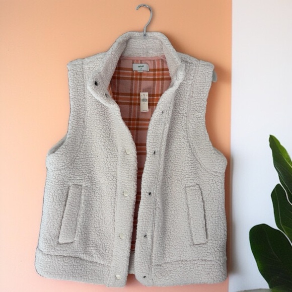 Aerie Cloud Sherpa Vest Cream Size Large NWT Flannel Lined Cozy Fleece Layer - Picture 2 of 6